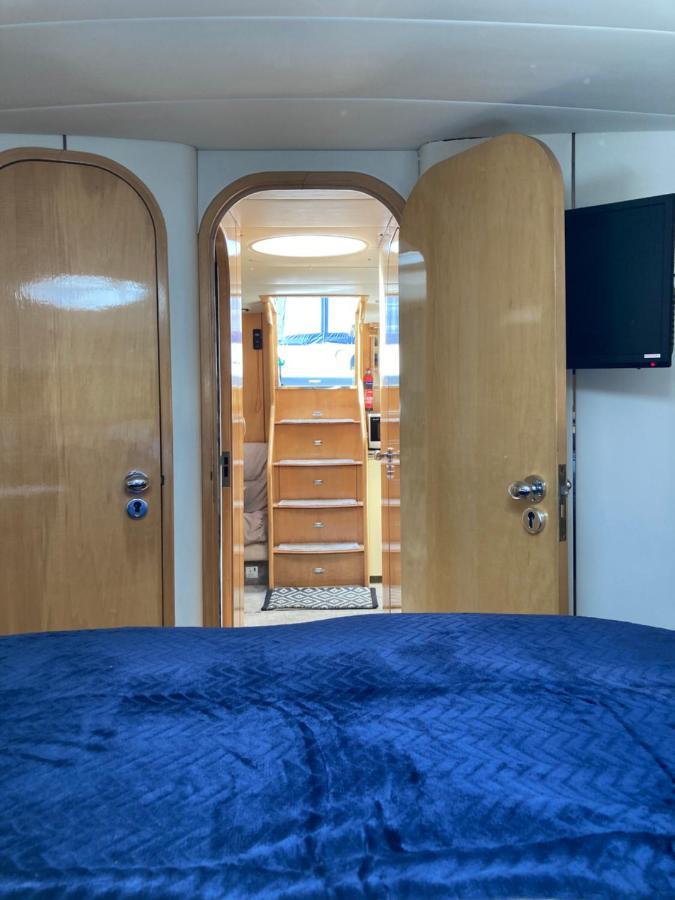 לונדון Entire Boat At St Katherine Docks 2 Available Select Using Room Options מראה חיצוני תמונה
