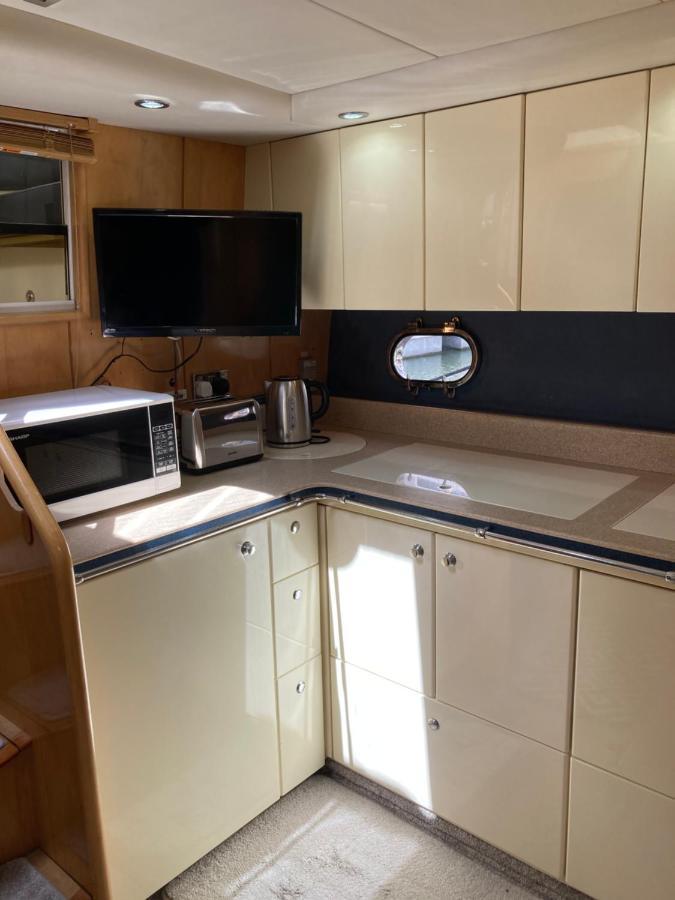 לונדון Entire Boat At St Katherine Docks 2 Available Select Using Room Options מראה חיצוני תמונה