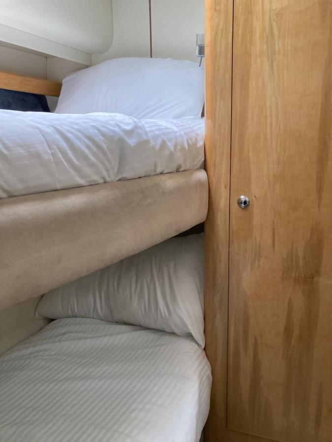לונדון Entire Boat At St Katherine Docks 2 Available Select Using Room Options מראה חיצוני תמונה