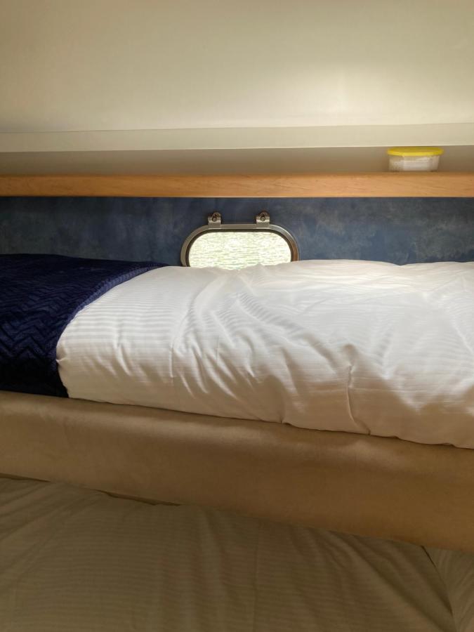 לונדון Entire Boat At St Katherine Docks 2 Available Select Using Room Options מראה חיצוני תמונה