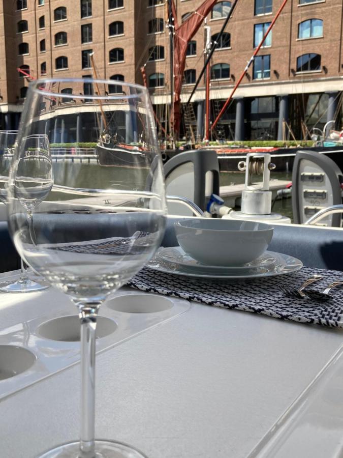 לונדון Entire Boat At St Katherine Docks 2 Available Select Using Room Options מראה חיצוני תמונה