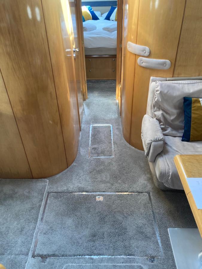 לונדון Entire Boat At St Katherine Docks 2 Available Select Using Room Options מראה חיצוני תמונה