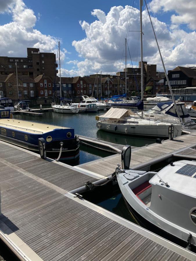 לונדון Entire Boat At St Katherine Docks 2 Available Select Using Room Options מראה חיצוני תמונה