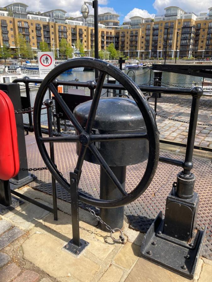 לונדון Entire Boat At St Katherine Docks 2 Available Select Using Room Options מראה חיצוני תמונה