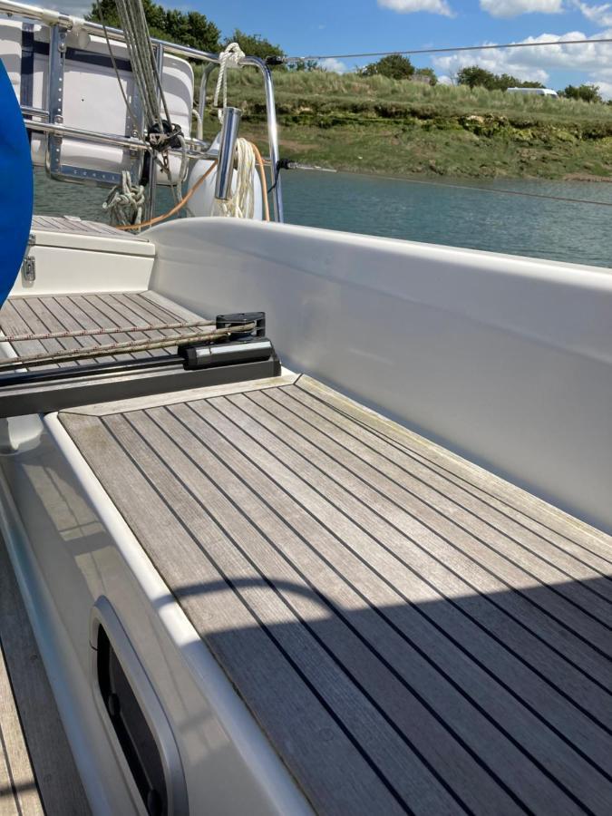 לונדון Entire Boat At St Katherine Docks 2 Available Select Using Room Options מראה חיצוני תמונה
