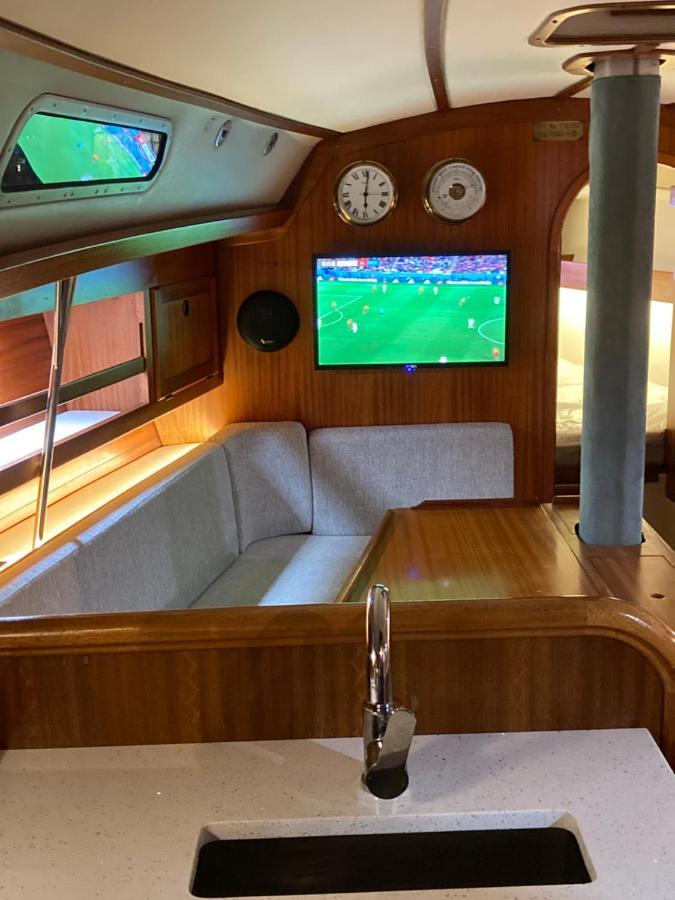לונדון Entire Boat At St Katherine Docks 2 Available Select Using Room Options מראה חיצוני תמונה
